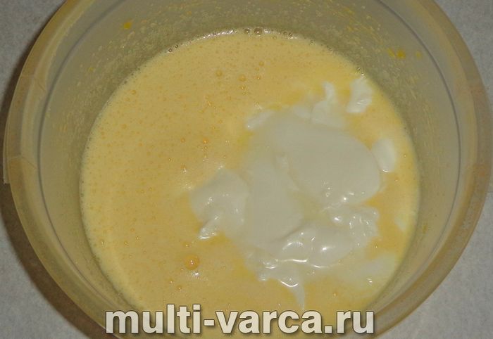Манник із ягодами в мультиварці