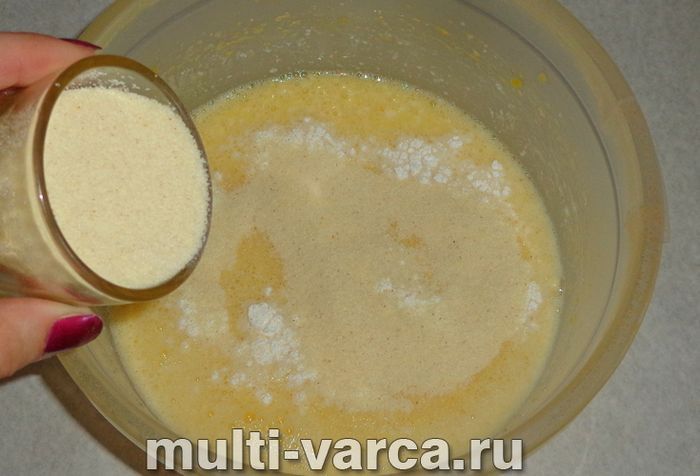 Манник із ягодами в мультиварці