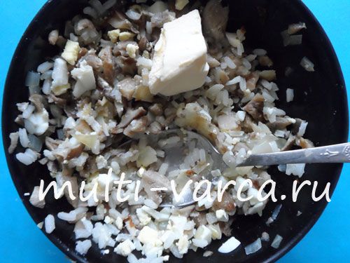 Млинці з грибами, рисом і яйцем