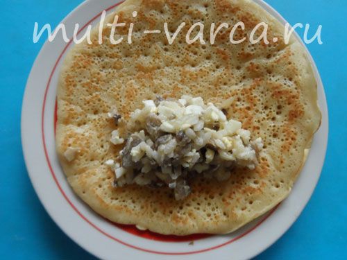 Млинці з грибами, рисом і яйцем