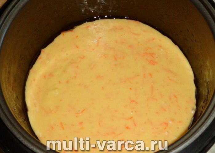 Морквяний пиріг на кефірі в мультиварці