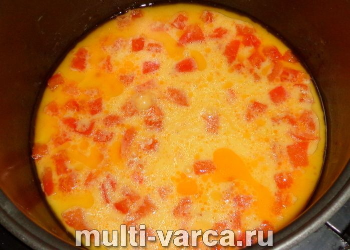 Омлет із помідорами в мультиварці
