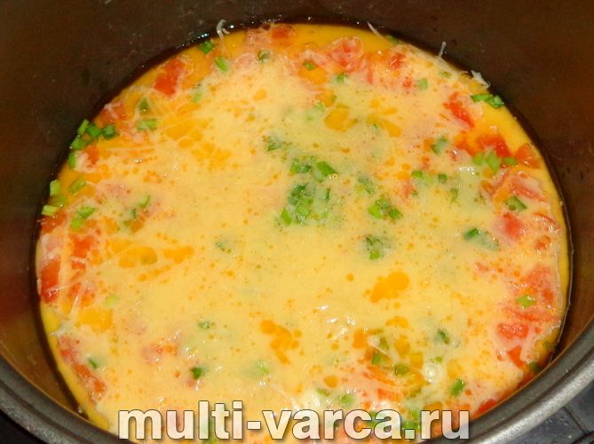 Омлет із помідорами в мультиварці
