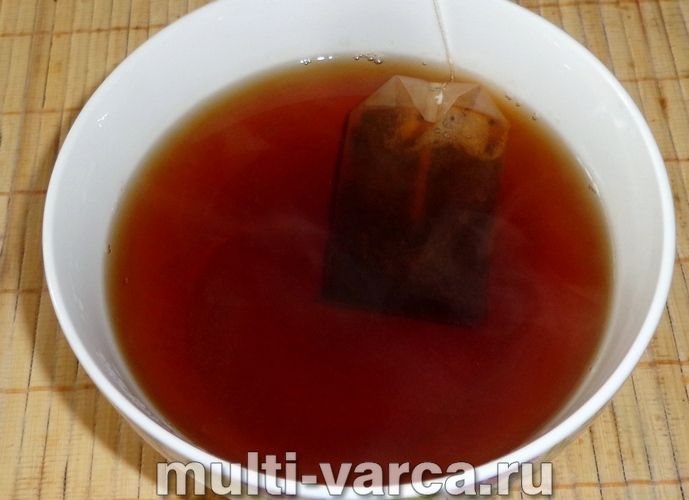 Оселедець тушкований у чаї в мультиварці