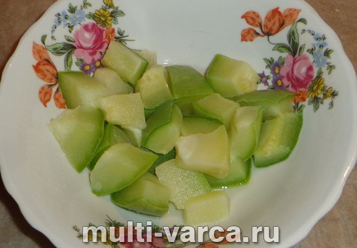 Овочеве рагу з ковбасою в мультиварці