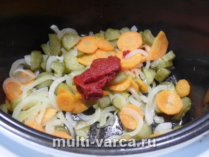 Овочеве рагу з тушонкою в мультиварці