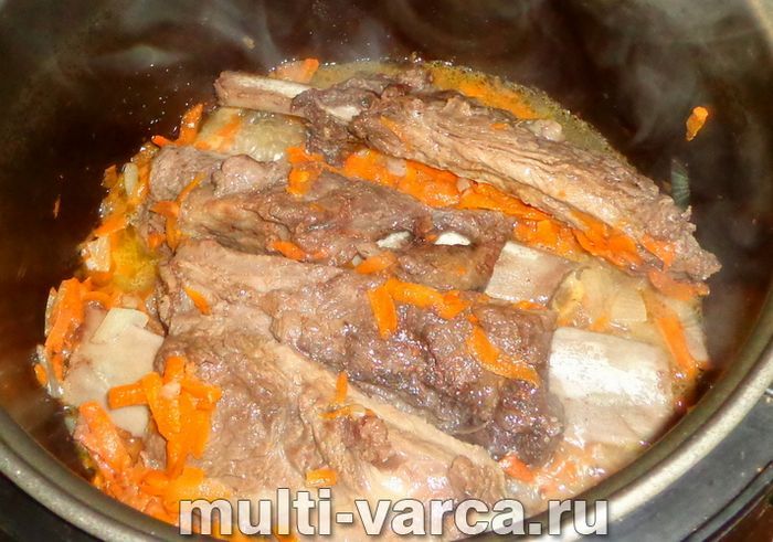 Печеня з реберцями в мультиварці