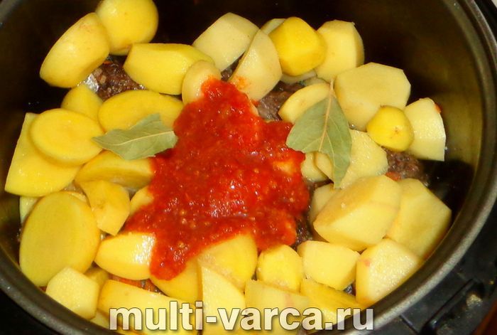 Печеня з реберцями в мультиварці