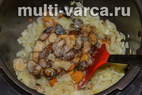 Перець, фарширований рисом із грибами та індичкою