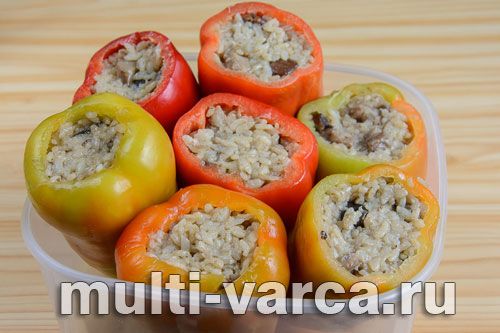Перець, фарширований рисом із грибами та індичкою