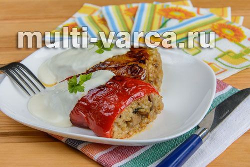Перець, фарширований рисом із грибами та індичкою
