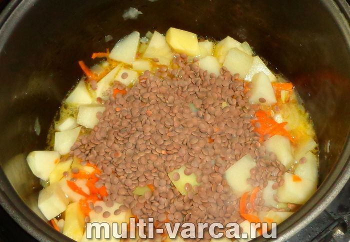 Пісний суп із сочевиці в мультиварці