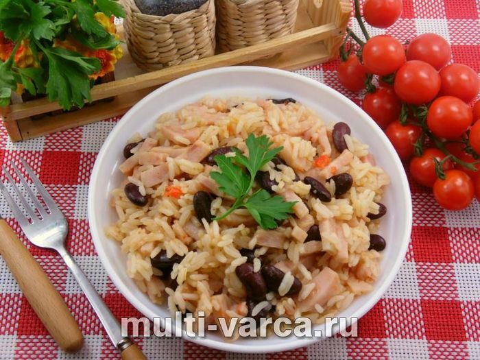 Рис з овочами та квасолею в мультиварці