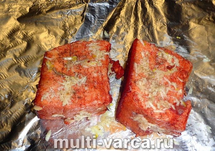 Сало в цибулевому лушпинні в мультиварці
