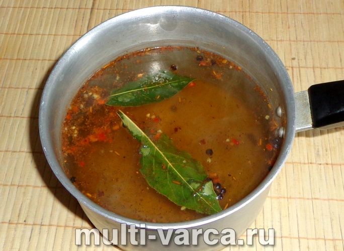 Сало в цибулевому лушпинні в мультиварці