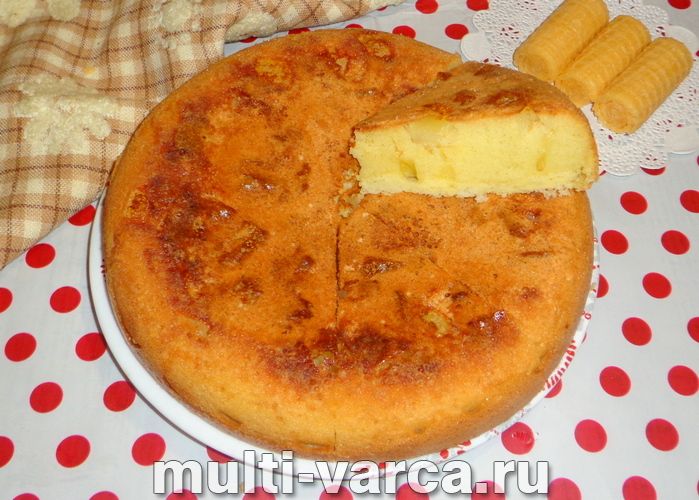 Шарлотка з ананасами в мультиварці