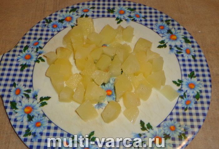 Шарлотка з ананасами в мультиварці