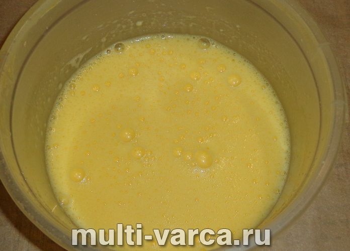Шарлотка з ананасами в мультиварці