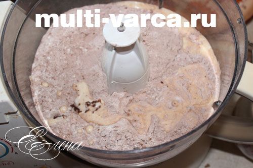 Шоколадний пиріг із сирними кульками
