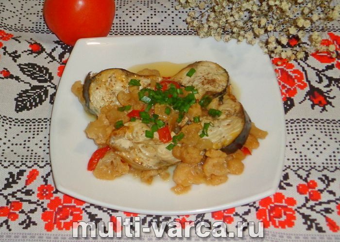 Скумбрія з овочами