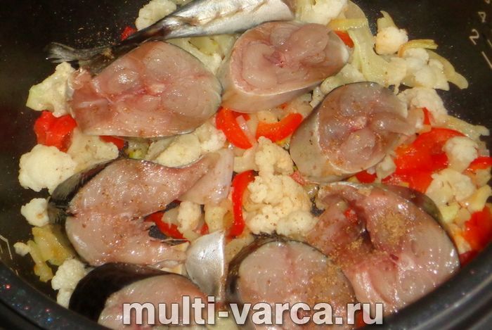 Скумбрія з овочами