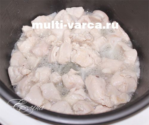 Суп із куркою та макаронами в мультиварці