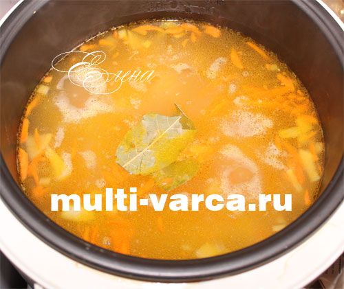Суп із куркою та макаронами в мультиварці
