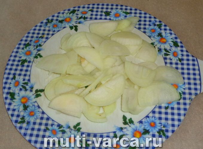 Телятина тушкована з картоплею в мультиварці