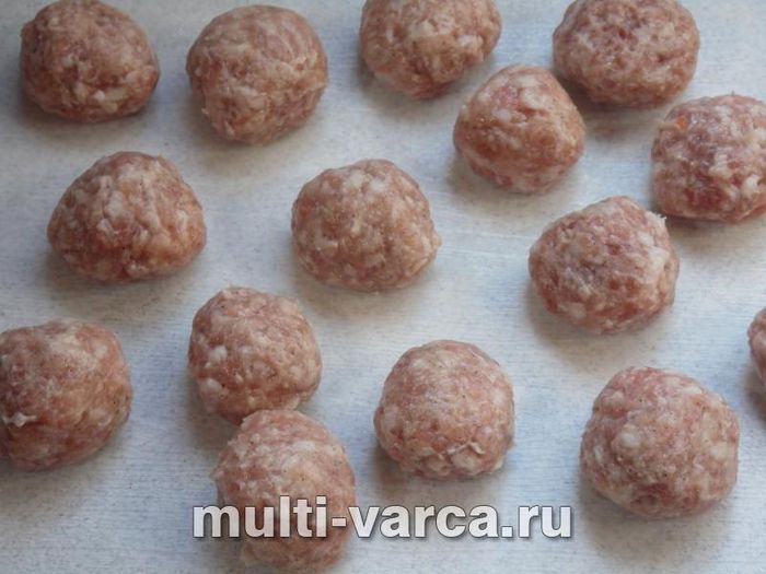 Томатно-рисовий суп із фрикадельками