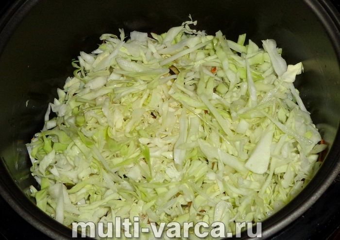 Тушкована капуста з баклажанами в мультиварці