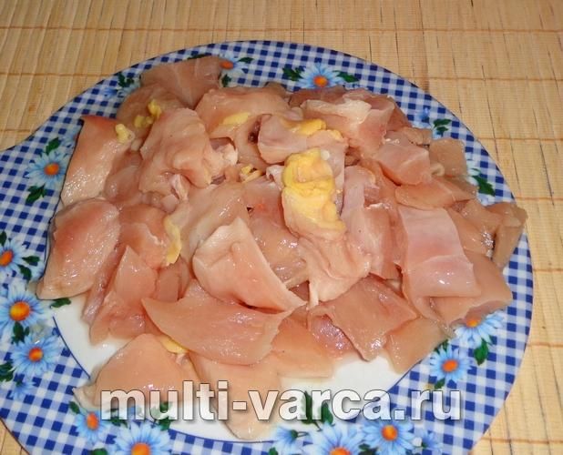 Тушкована курка з рисом у мультиварці