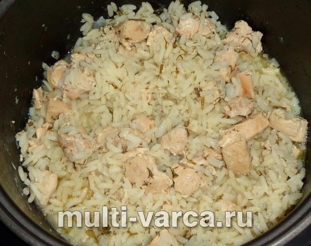 Тушкована курка з рисом у мультиварці