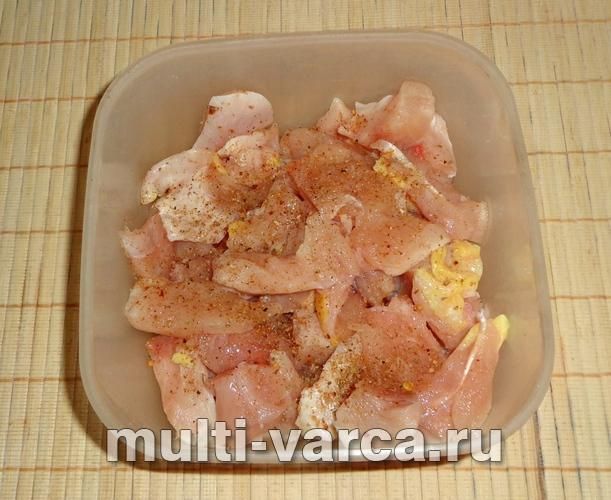 Тушкована курка з рисом у мультиварці