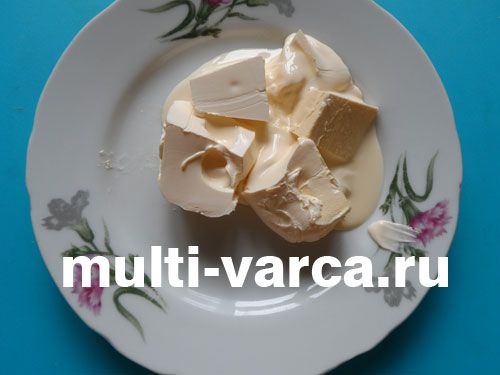 Вишнево-яблучний напіввідкритий пиріг у мультиварці