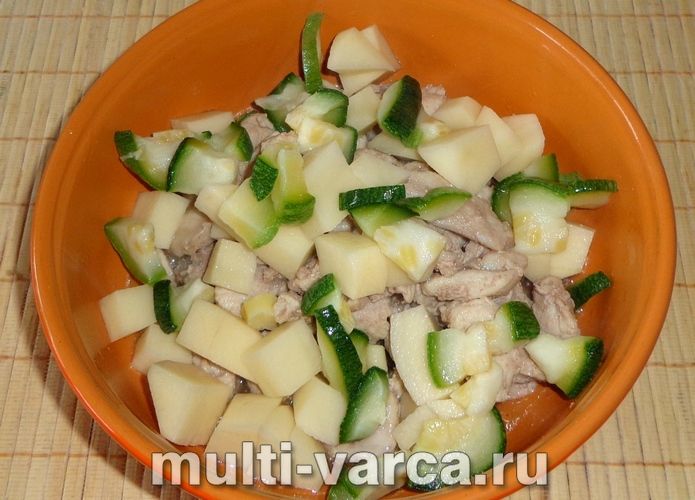 Запечена курка з кабачком і картоплею
