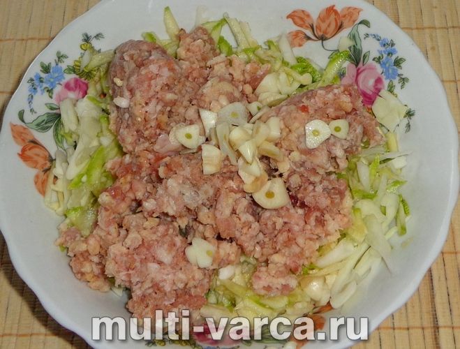 Запіканка з кабачків і капусти в мультиварці