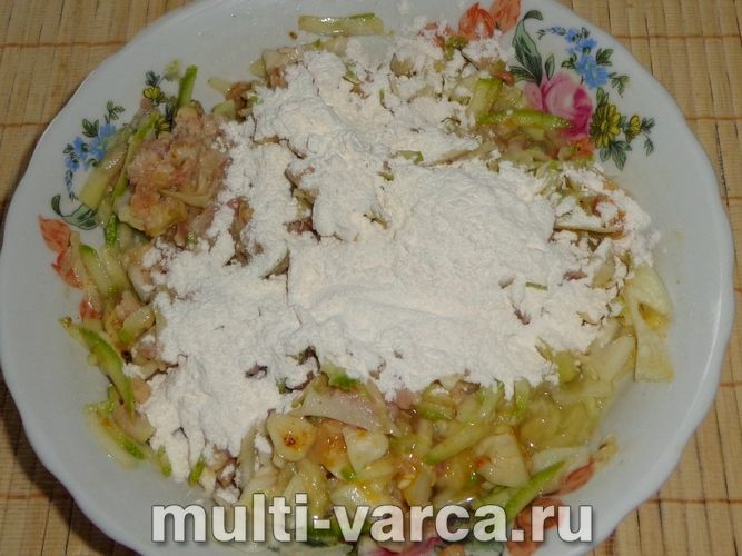 Запіканка з кабачків і капусти в мультиварці