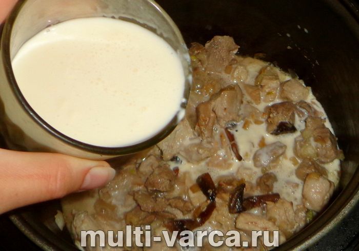 Жульєн з індичкою та грибами в мультиварці
