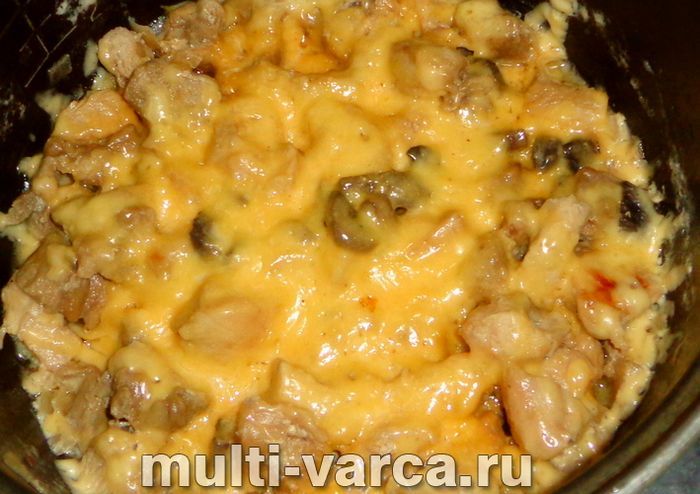 Жульєн з індичкою та грибами в мультиварці