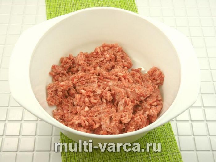 Баклажани з фаршем і овочами