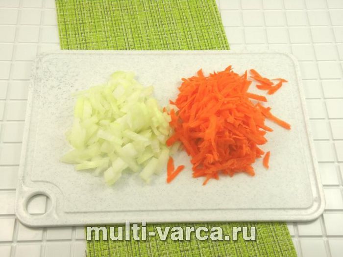 Баклажани з фаршем і овочами