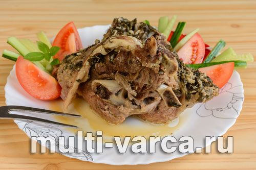 Баранина, запечена у фользі в мультиварці