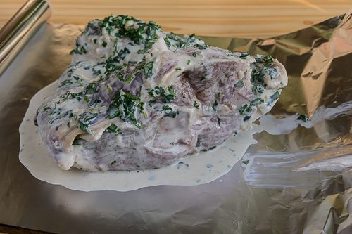 Баранина, запечена у фользі в мультиварці