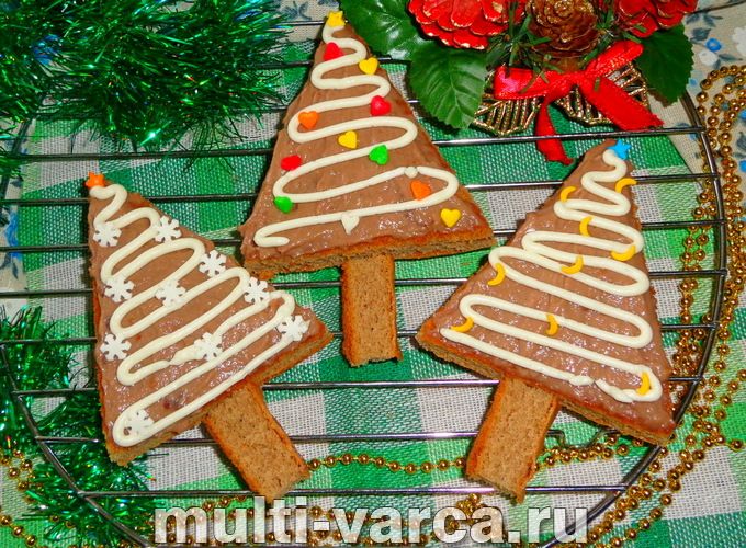 Бісквітні тістечка "Новорічні ялинки"