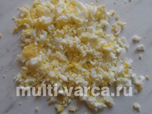 Чебуреки з грибами, сиром, яйцем і зеленою цибулею в мультиварці