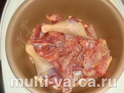 Домашня курка з сиром фета та стручковою квасолею в мультиварці