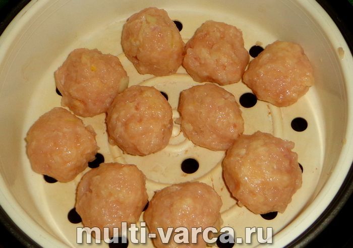 Фрикадельки з індички на пару