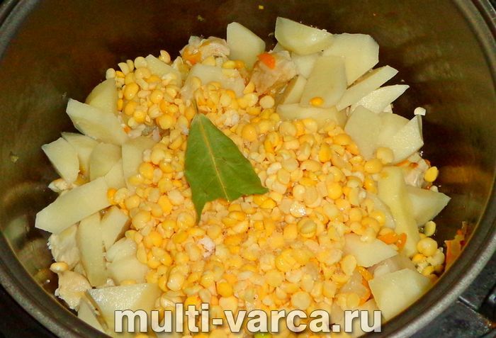 Гороховий суп з індичкою в мультиварці