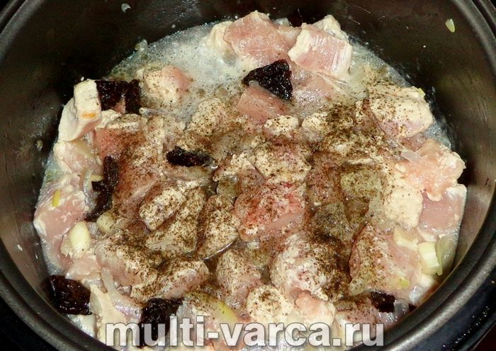 Індичка з чорносливом у мультиварці