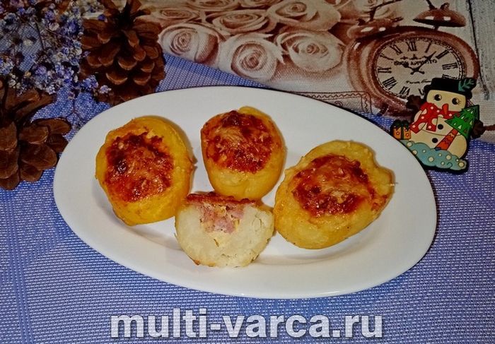 Картопля з ананасами та сиром у духовці